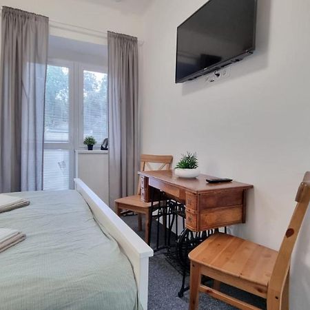 Finnem Rentals Jicinska Прага Екстериор снимка