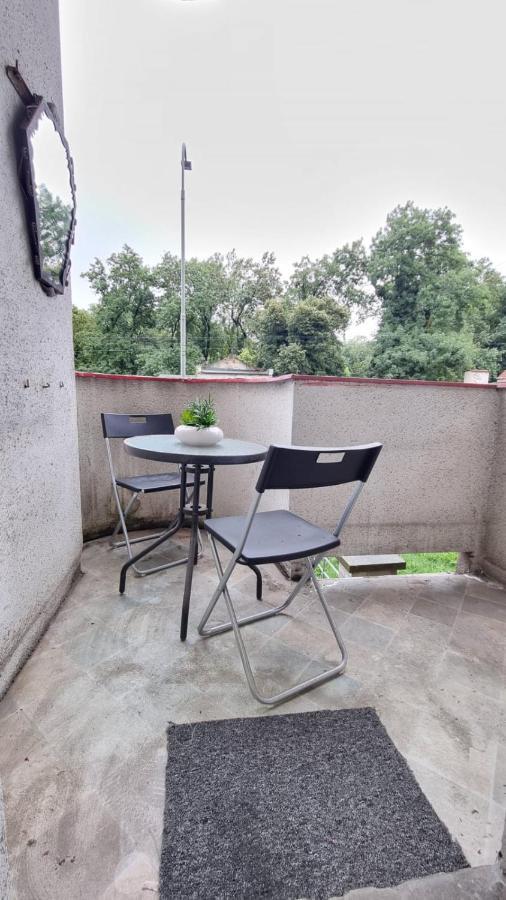 Finnem Rentals Jicinska Прага Екстериор снимка