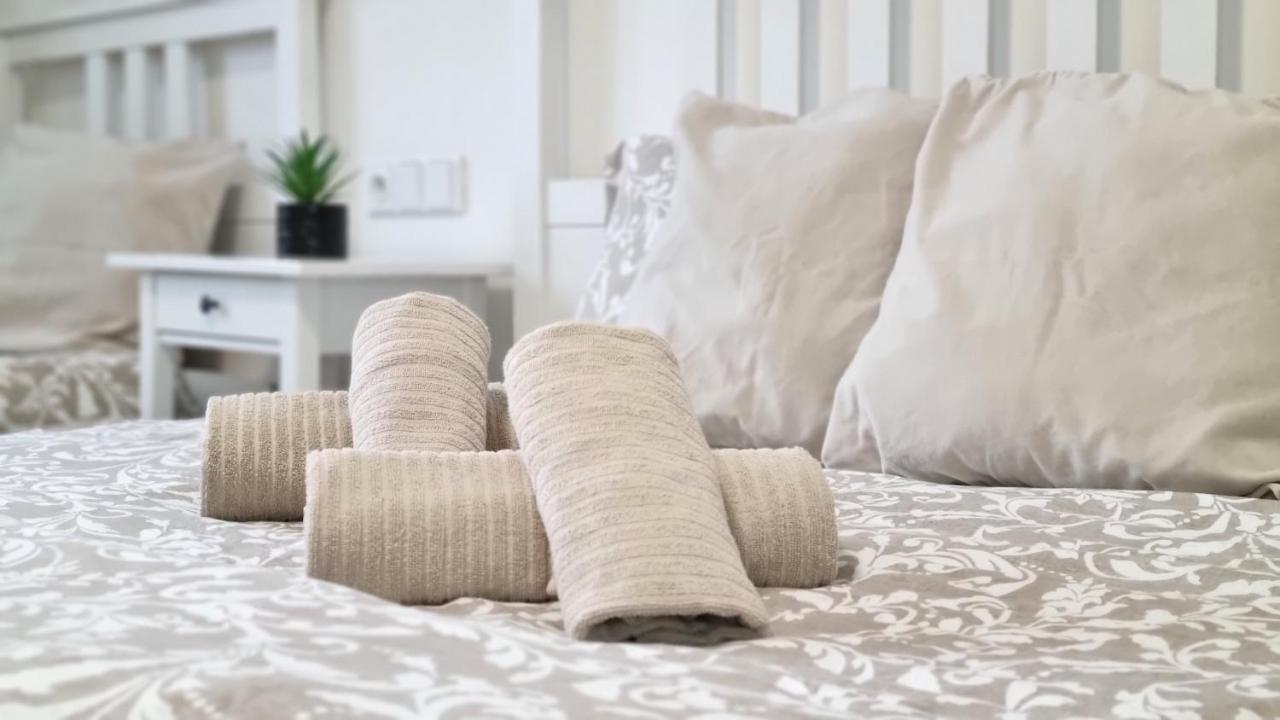 Finnem Rentals Jicinska Прага Екстериор снимка